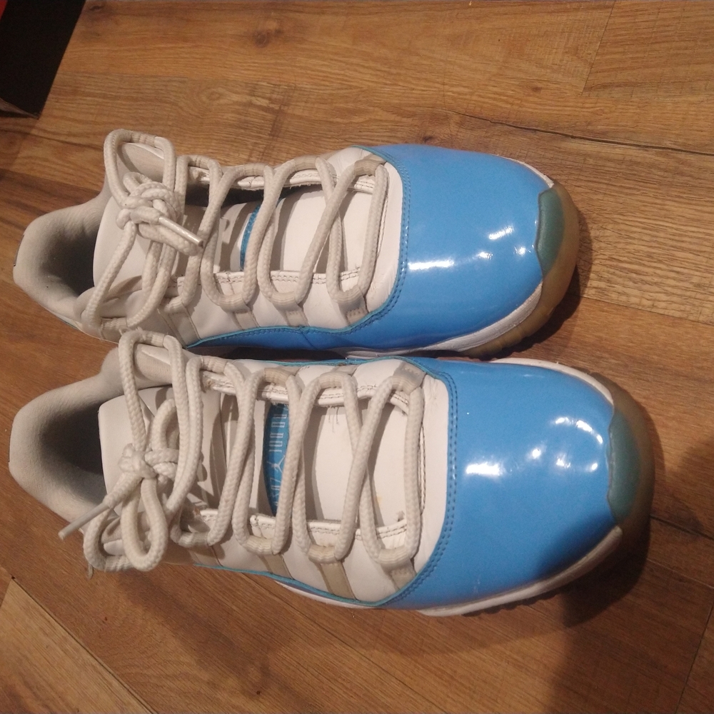 Jordan 11 Low UNC - Picture 2 of 7